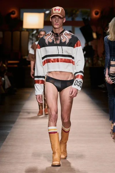 Look 39